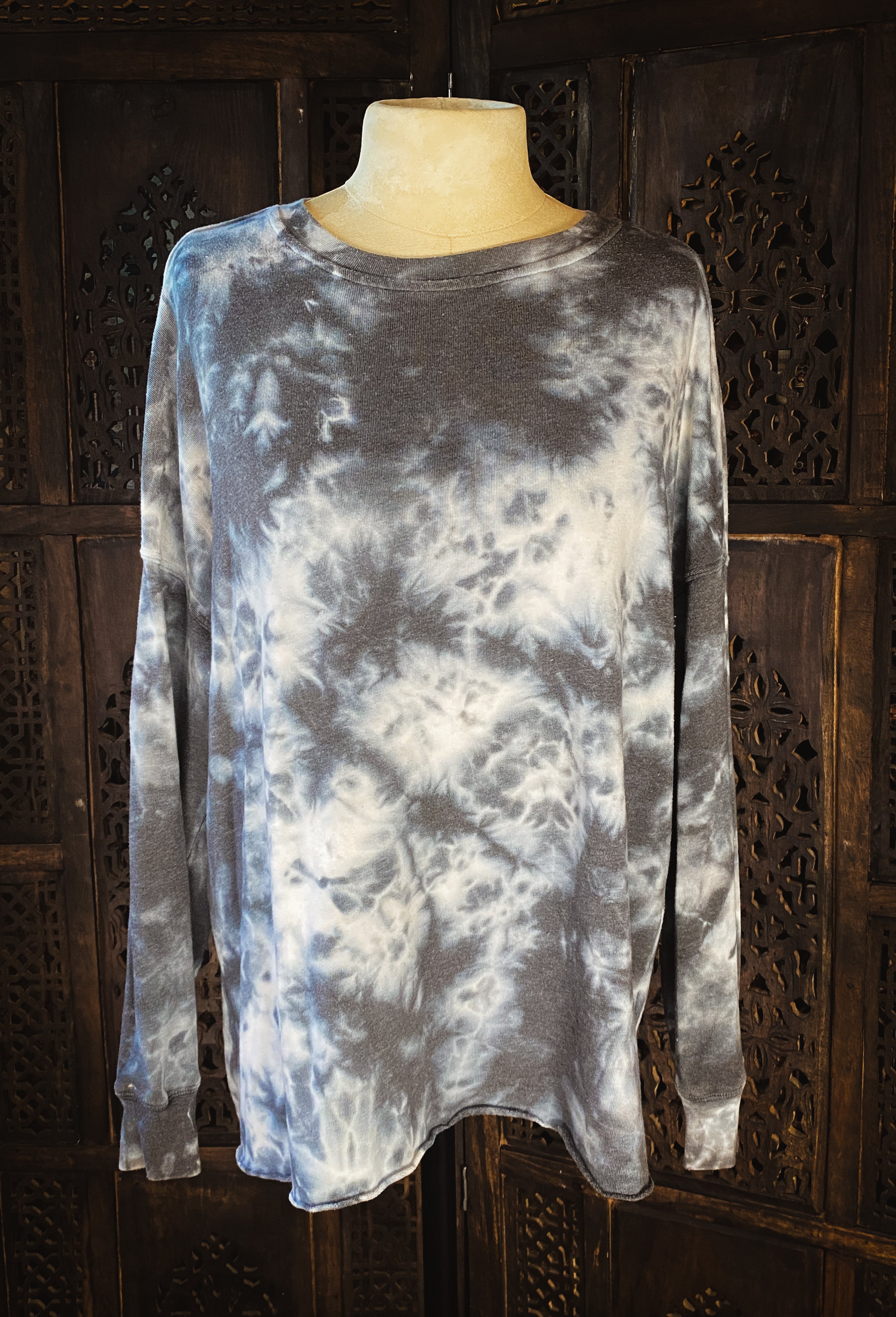 Blue + White Tie Dye Sweatshirt - Size Medium