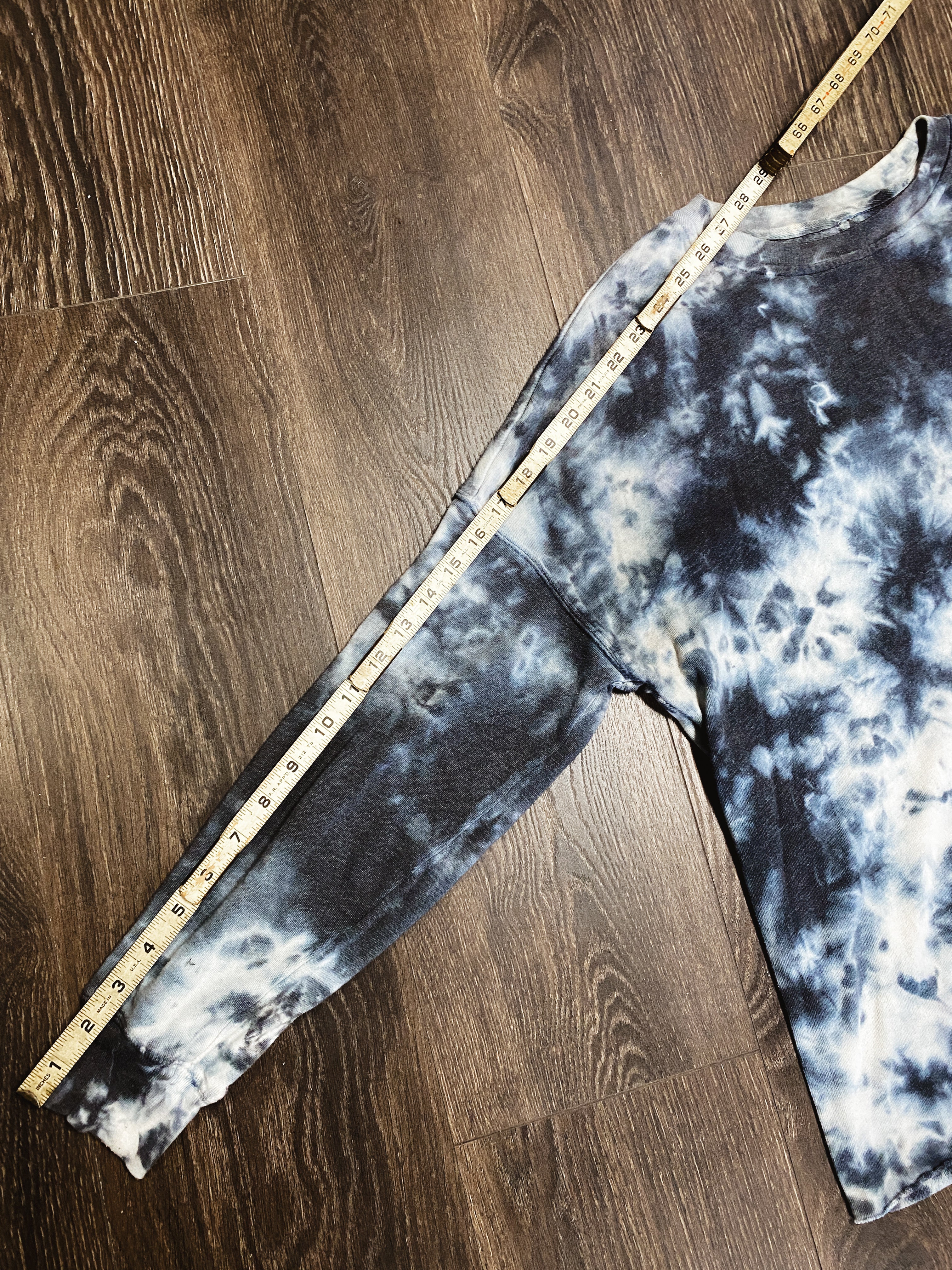 Blue + White Tie Dye Sweatshirt - Size Medium