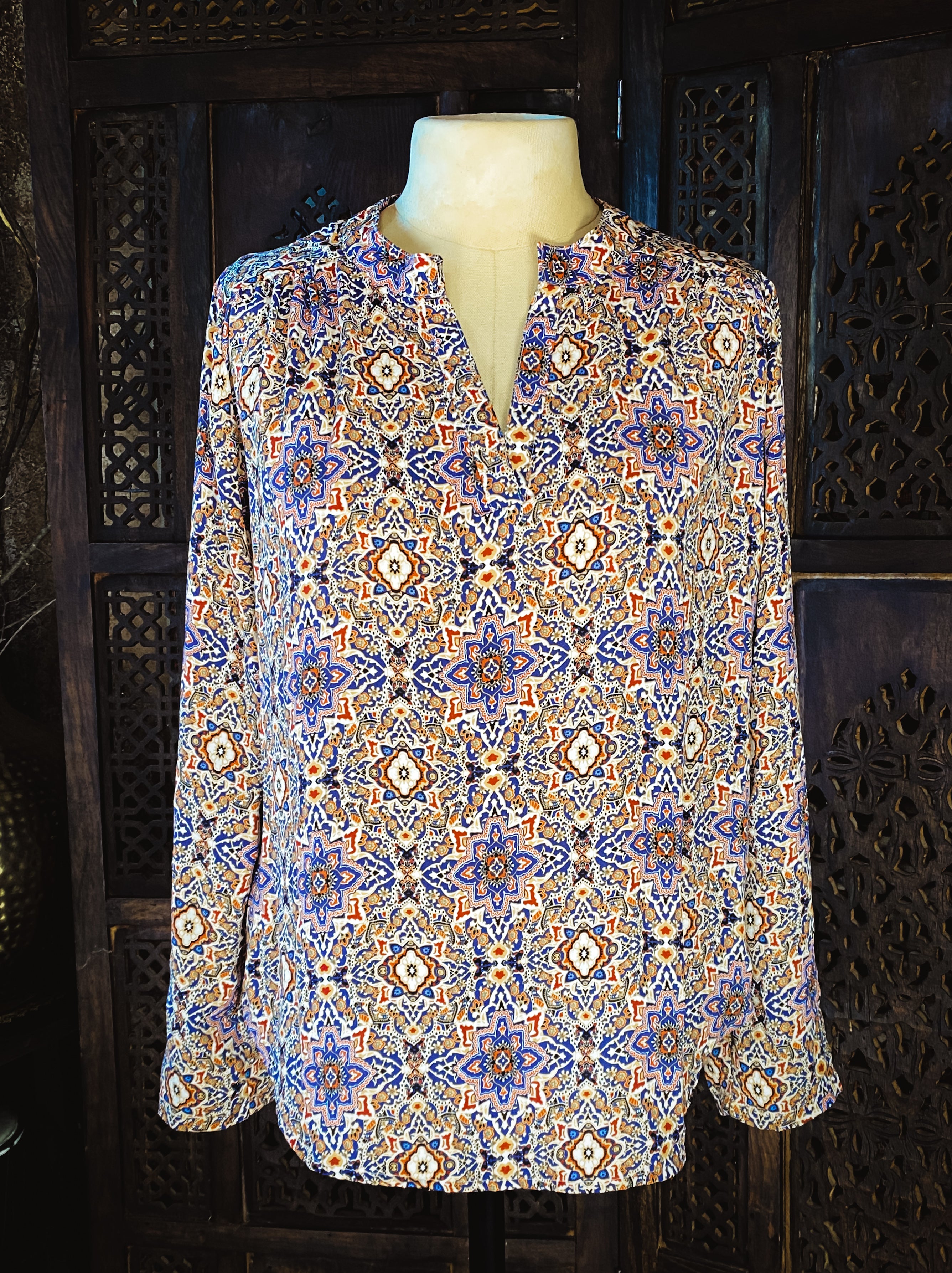 Flowy Geometric Mandala Shirt by Daytrip - Size Small