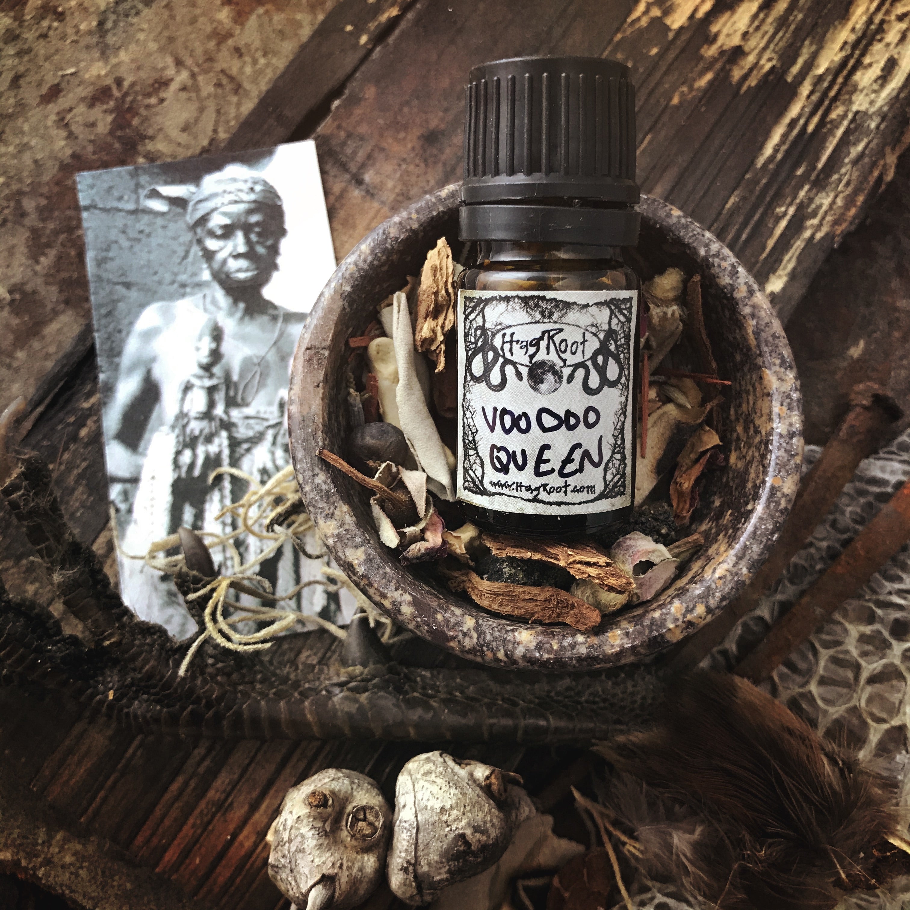 VOODOO QUEEN-(Oakmoss, Cypress, Patchouli, Cinnamon, Ritual Smoke)-Perfume, Cologne, Anointing, Ritual Oil
